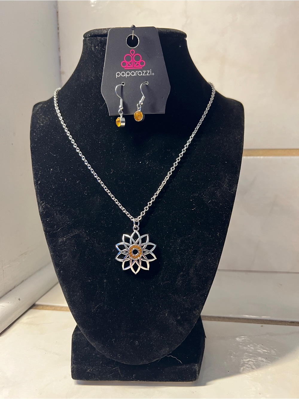 Paparazzi Silver Floral Sunburst Necklace with Amber Drops - Yellow